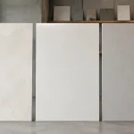 Τρία δοκίμια βαμμένων επιφανειών με διαφορετικά τελειώματα